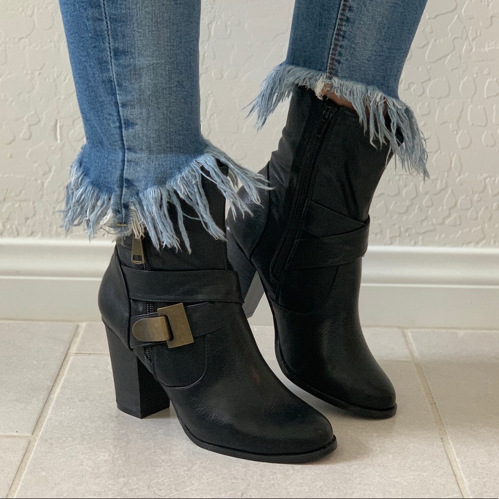 NIB Black Thick Heel Buckle Metal Detail Boots - Picture 4 of 8